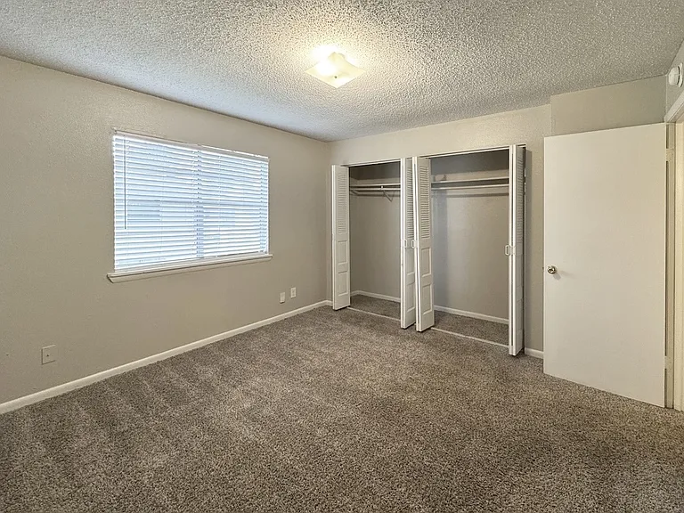 Ridge Apartments — Photo 23