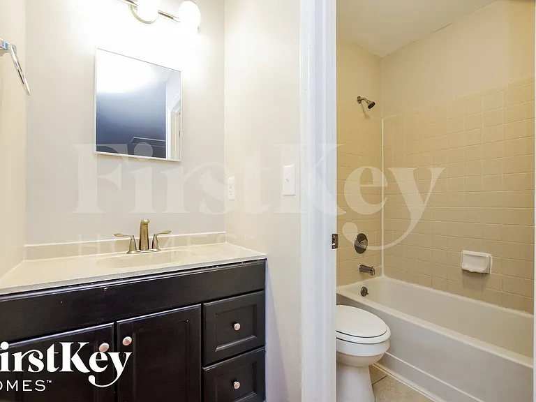 908 Foxborough Rd — Photo 10