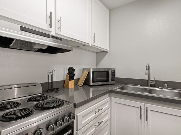 1200 Riverside Dr #276