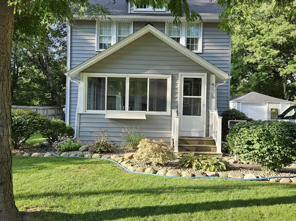 935 Miles Ave, Kalamazoo, MI 49001