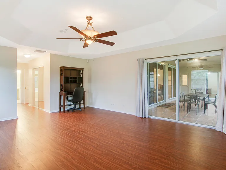 1198 SE Petunia Ave — Photo 15