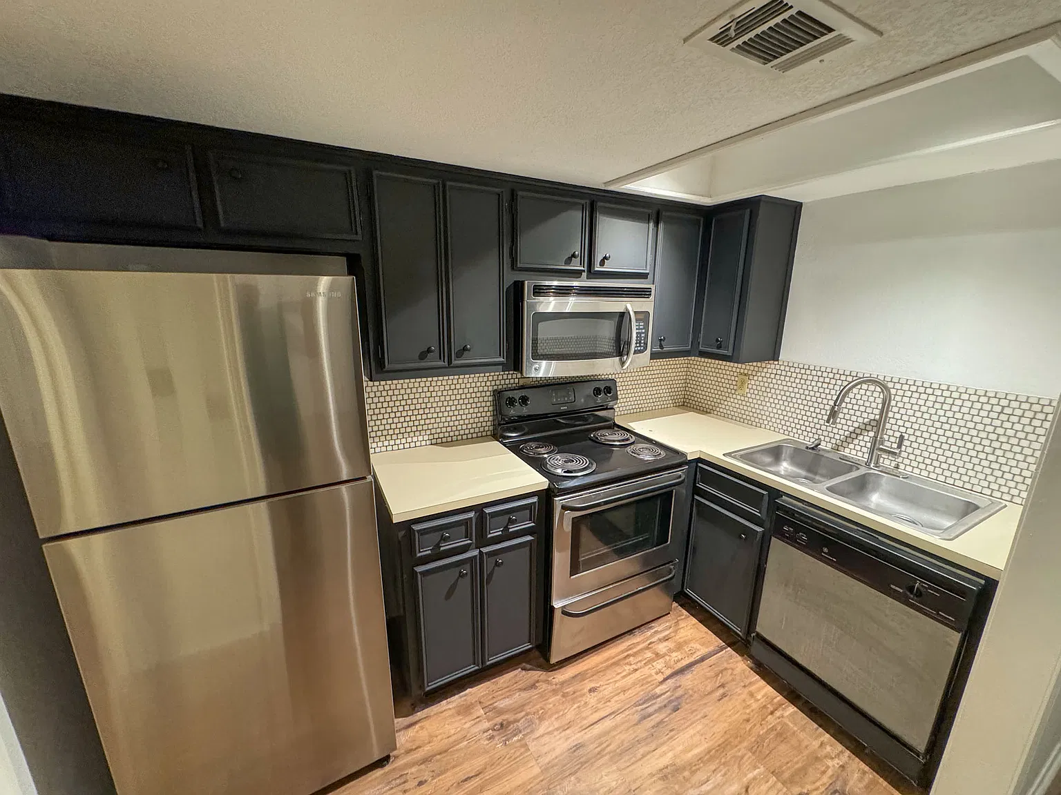 2 bed, 905 sqft, $1,900 — Photo 4