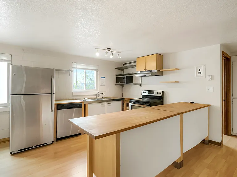 2860 W 32nd Ave — Photo 2