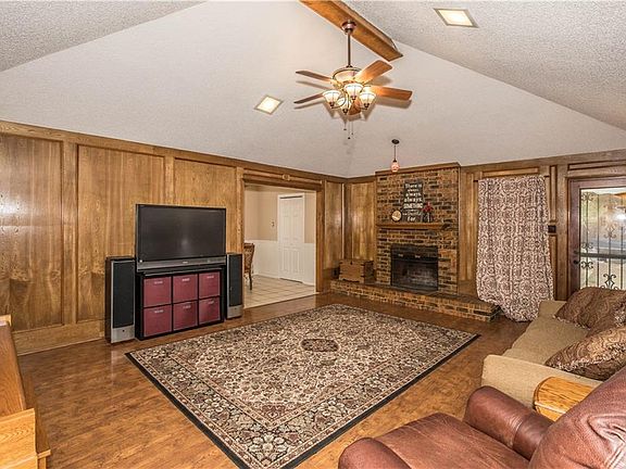 4th image of 3704 Wingate Dr