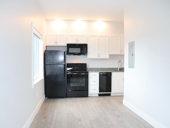 4th image of 118 Old Colony Ave #1