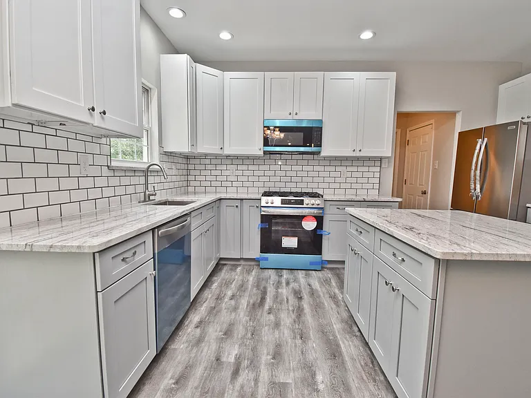 557 Marco Way — Photo 4