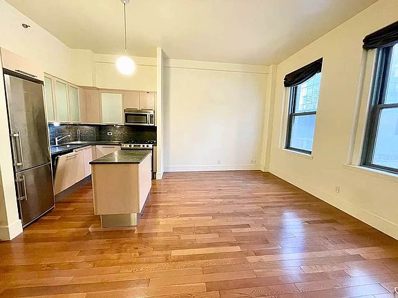 4th image of 120 Greenwich St APT 10E