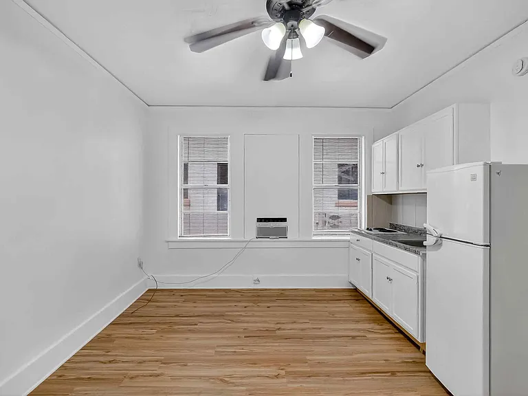 67 Glen Royal Pkwy #4A — Photo 2