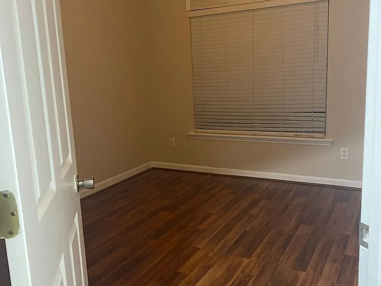 3911 Landover Dr — Photo 7