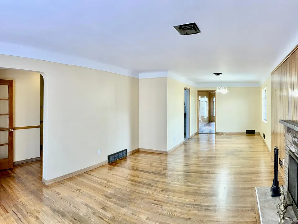 24091 Dante St