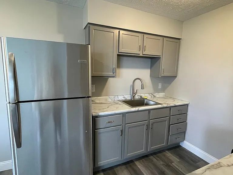 815 W. Columbia — Photo 2