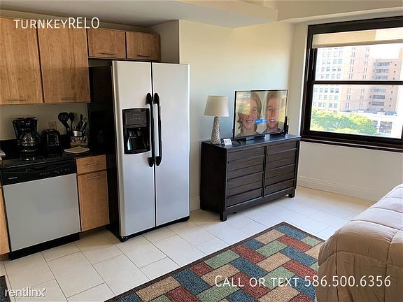 3rd image of 1570 Woodward Ave #802