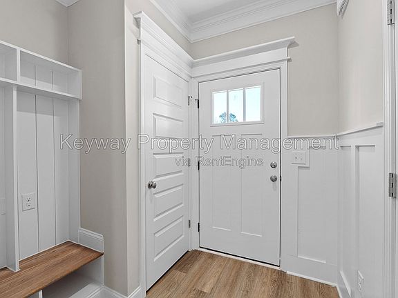 3rd image of 2080 Denmark Ave SE