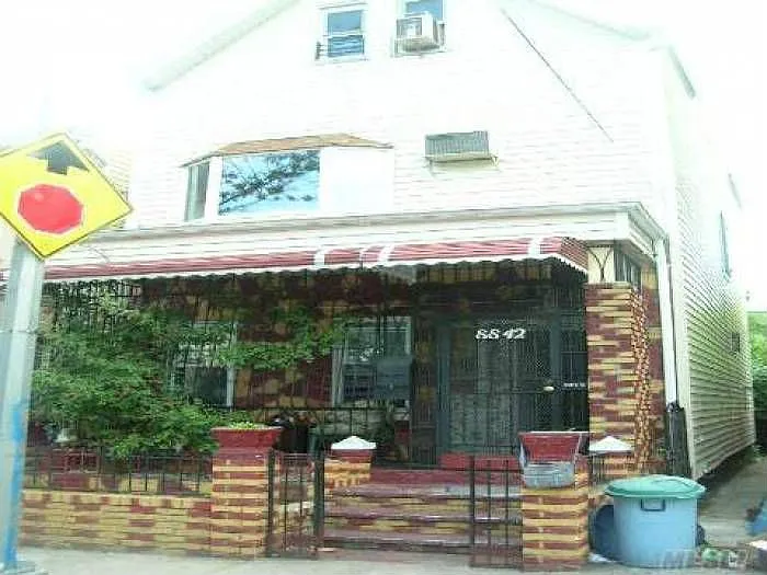 8842 75th St photo 1