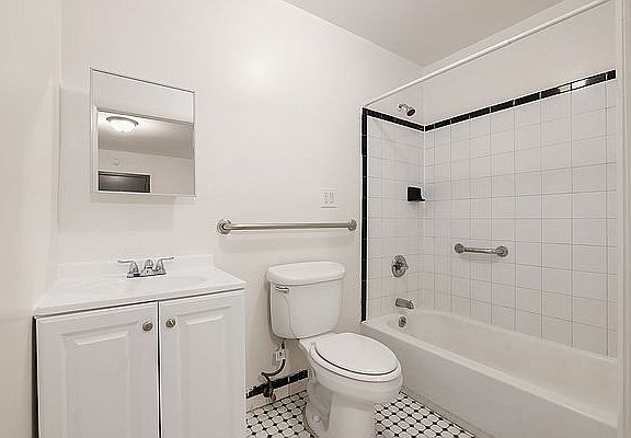 5th image of 1978 Madison Ave #1G