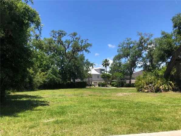 110 Pirates Cv, Saint Simons Island, GA 31522