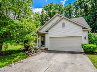 1105 Shalimar Cir NW, North Canton, OH 44720
