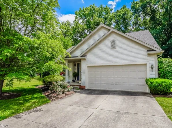 1105 Shalimar Cir NW, North Canton, OH 44720