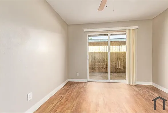 1916 W Myrtle Ave #18 — Photo 2