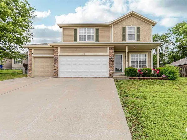 1337 Elm Creek Dr, Junction City, KS 66441