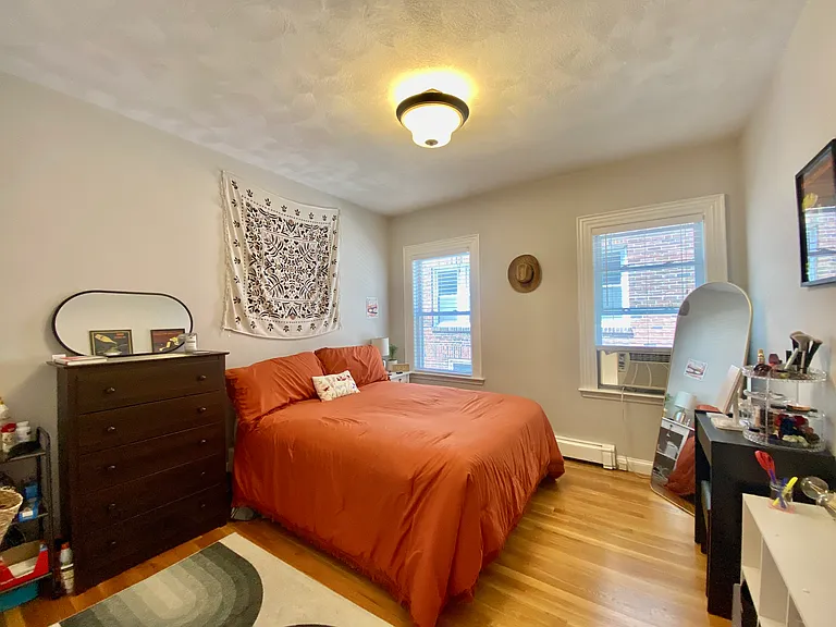 1433 Cambridge St — Photo 7
