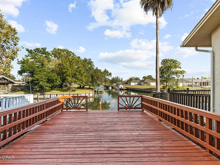 1335 Capri Dr — Photo 13