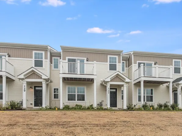 247 Kingsport Dr, South Elgin, IL 60177