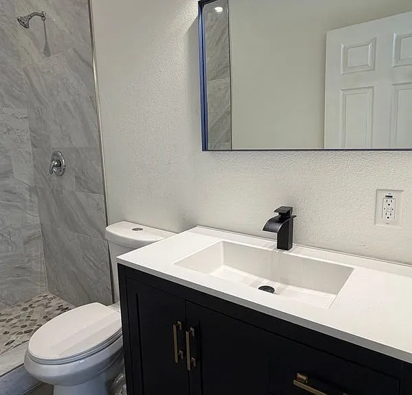 2427 W Southcross Blvd #2 — Photo 10