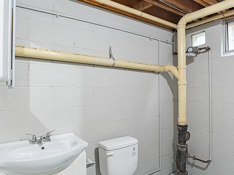 13103 Lillian St — Photo 33