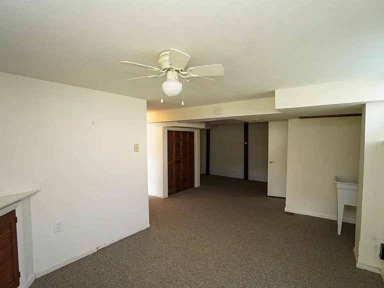 394 Mary St — Photo 10