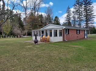 5806 Lakeshore Rd N, Palms, MI 48465