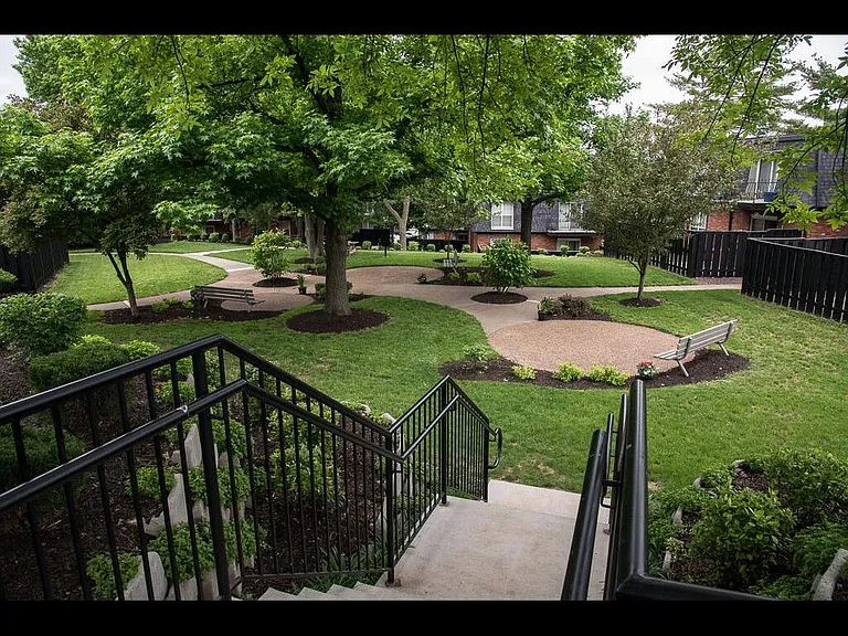 Beau Jardin Apartments — Photo 16