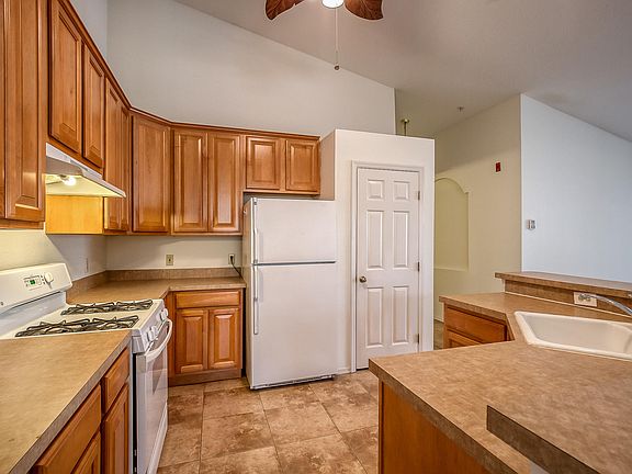 4th image of 13810 SUTTON PARK Drive #1320