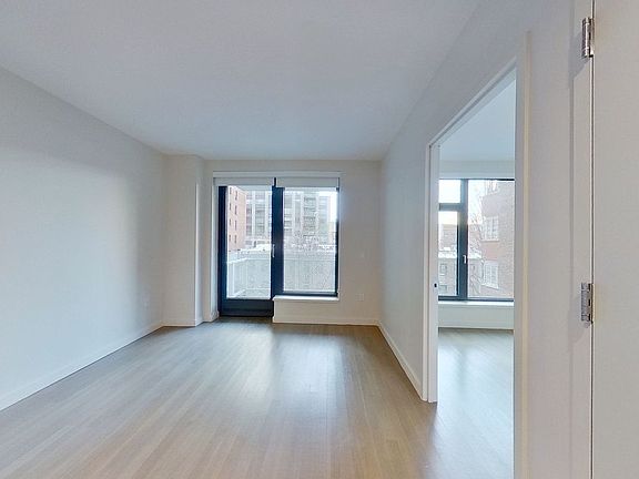 4th image of 515 E 86th St #612