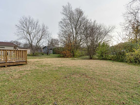 5th image of 906 Hawthorne Ct