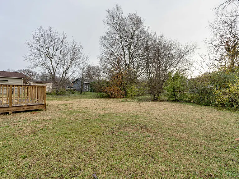 906 Hawthorne Ct — Photo 5