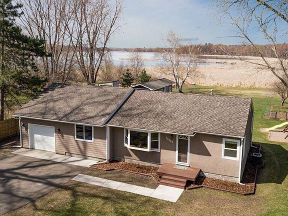 2nd image of 17042 E Lake Netta Dr NE