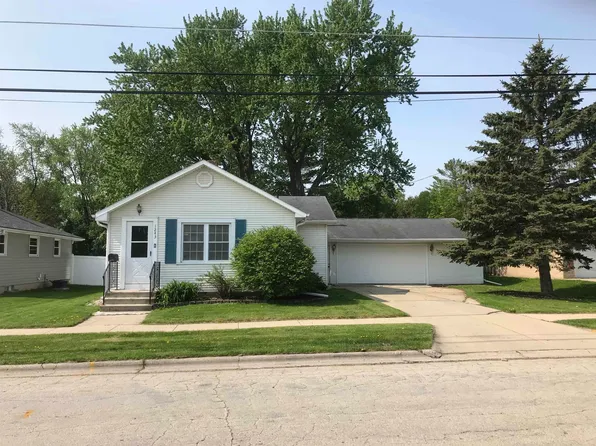 1243 Elmore St, Green Bay, WI 54303
