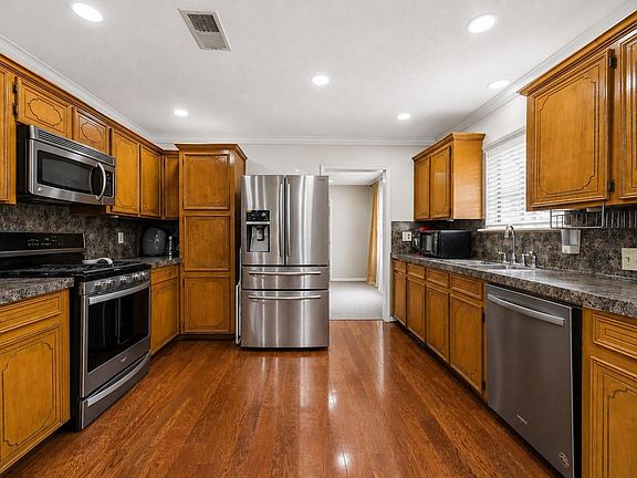 5th image of 2206 Lee St