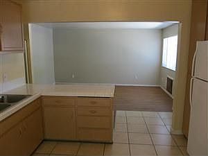 4th image of 1710 Kenwood St APT 4