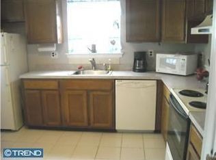 8 Warner Ct, Mount Laurel, NJ 08054