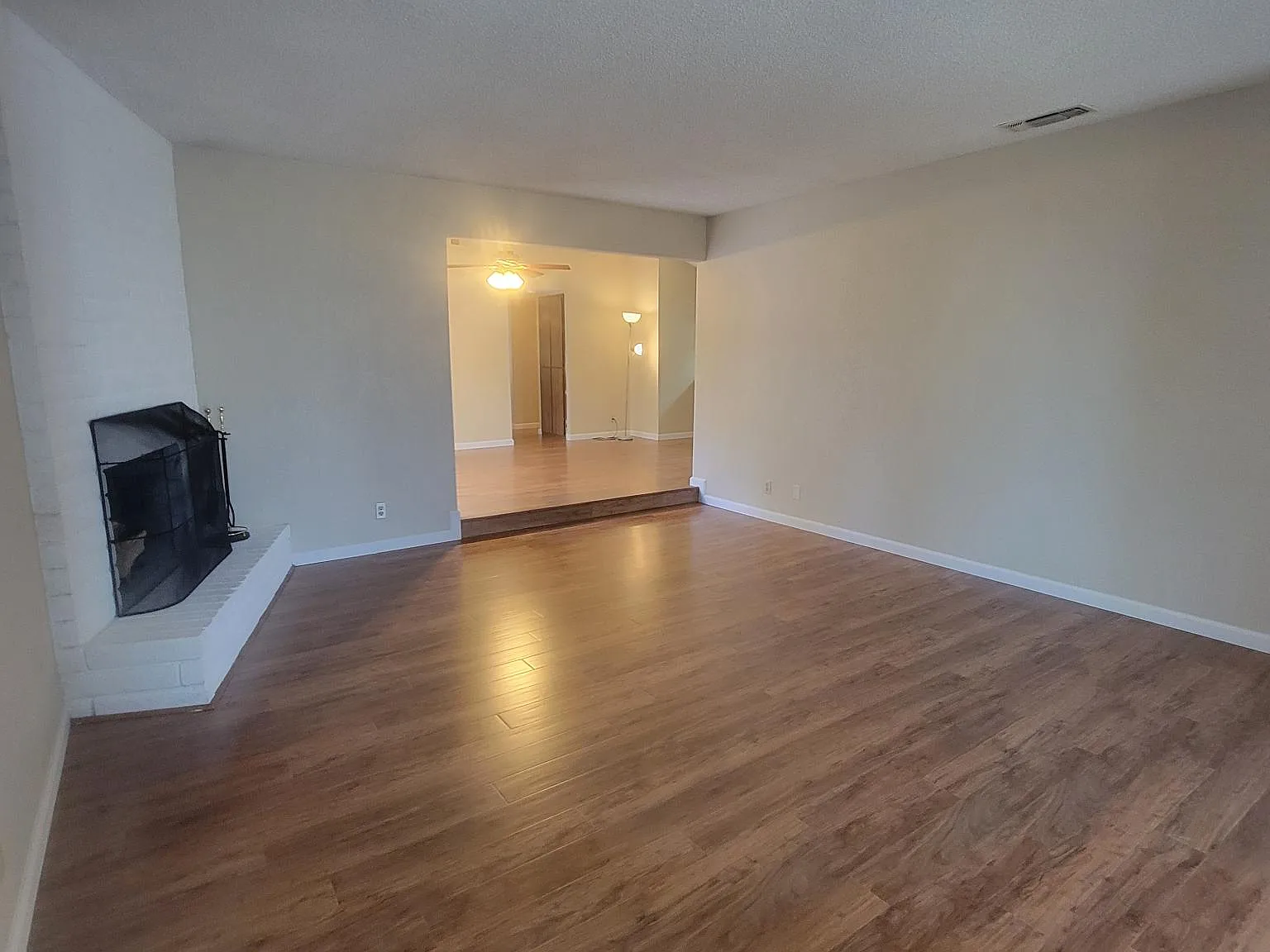 3 bed, 1400 sqft, $2,450 — Photo 4