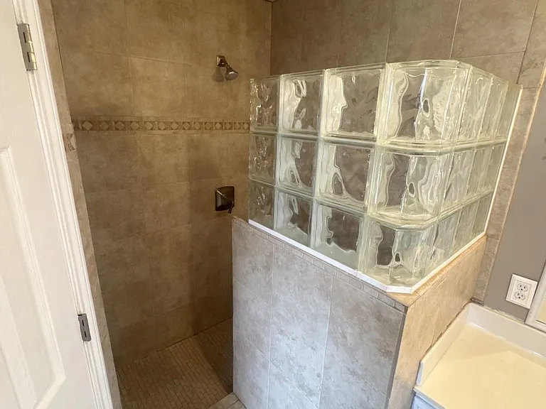 1213 Parliament St — Photo 16