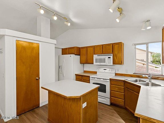 5th image of 909 E Glacier Peak Dr