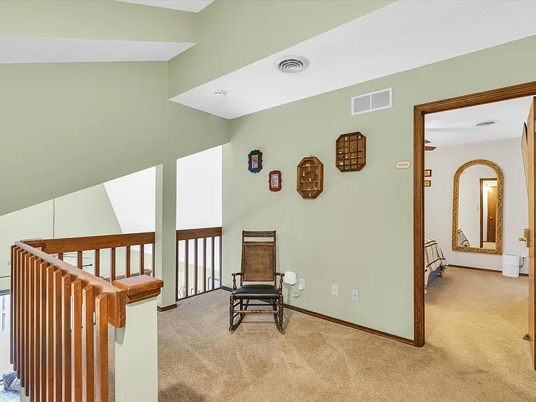 1 Lyndhurst Village Ct — Photo 11