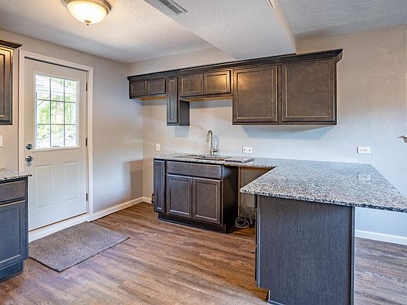 5th image of 4706 Meadow Ln