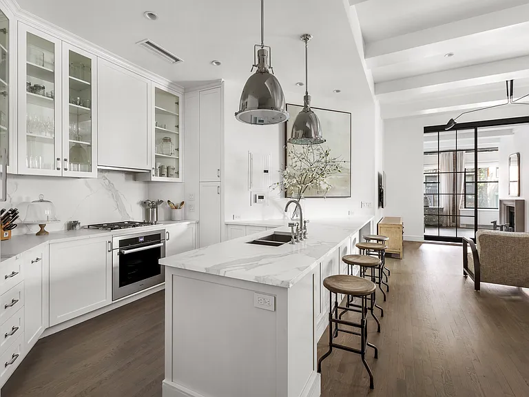 321 W 13th St #3B — Photo 1