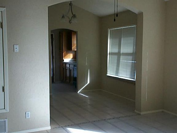 3rd image of 1604 Glenn James Pl