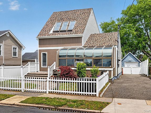 2nd image of 228 W Clearwater Road