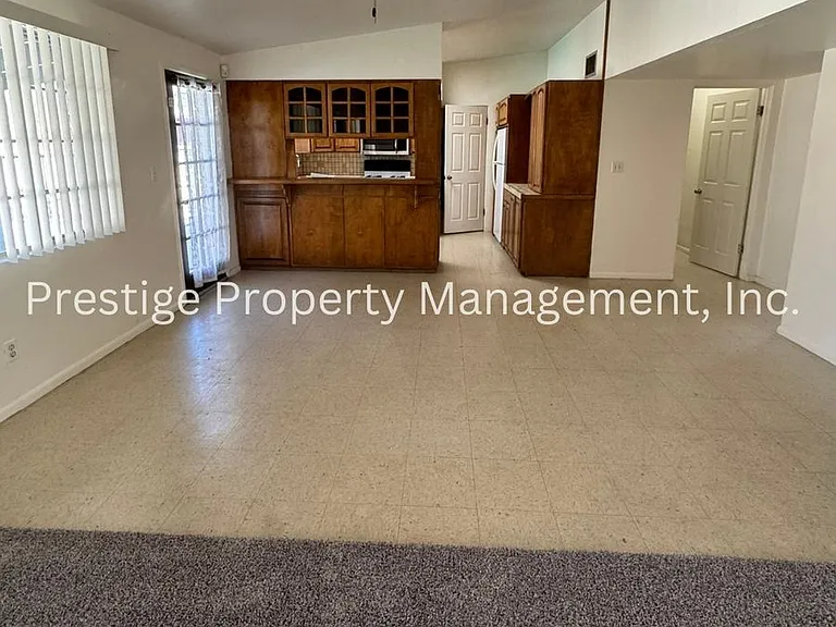 825 E Copper St — Photo 4